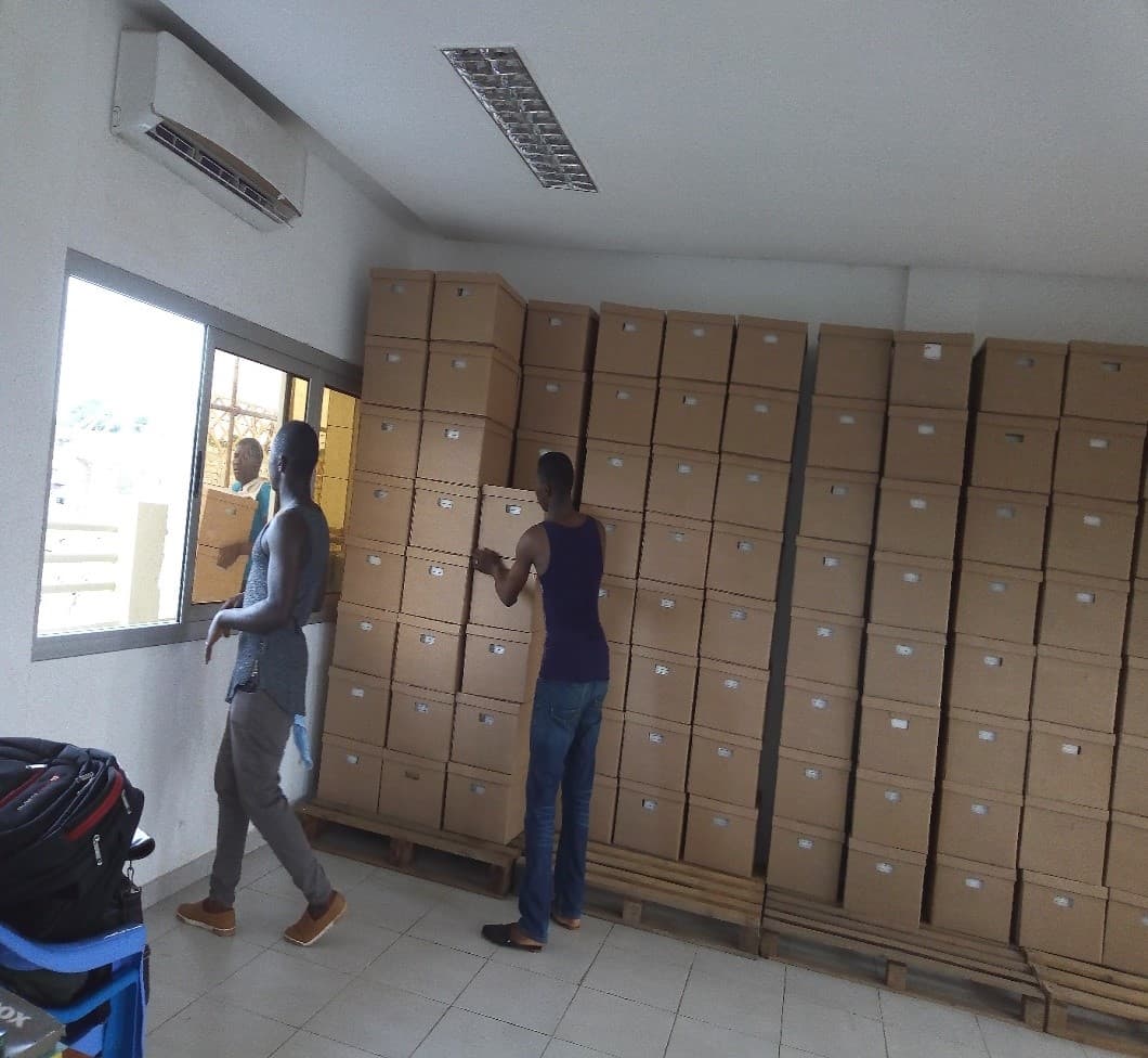 Boîtes d’archives préparées pour leur entreposage
