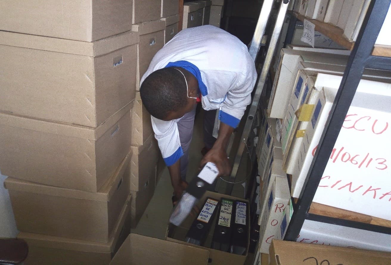 Opération de traitement physique dans un local d’archives
